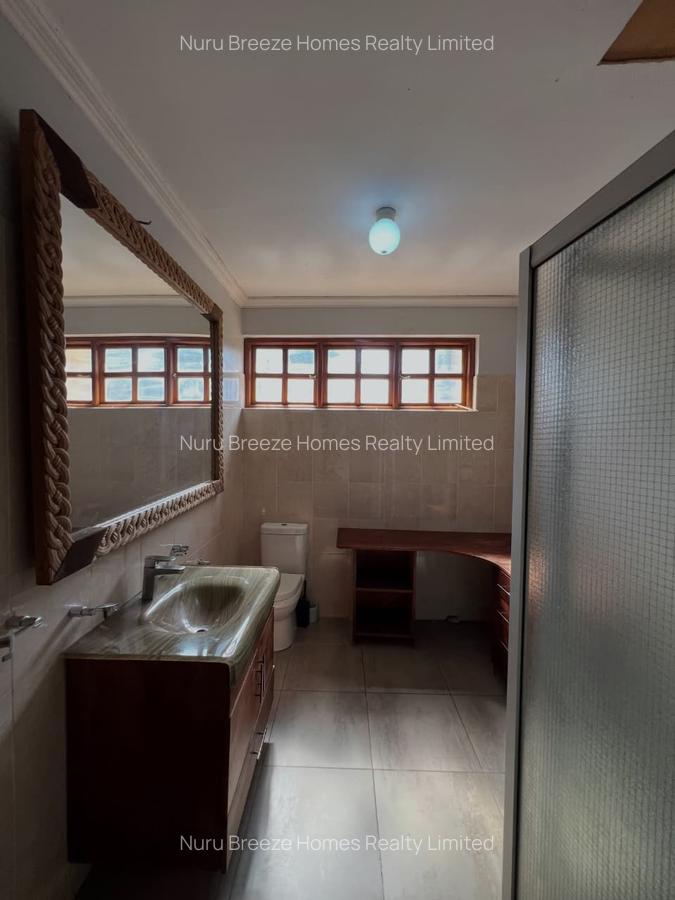 4 Bed House with En Suite in Runda - 9