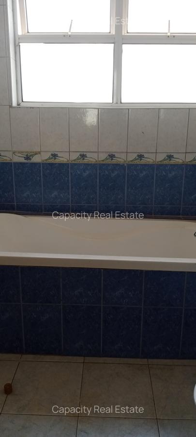 3 Bed Apartment with En Suite in Brookside - 14