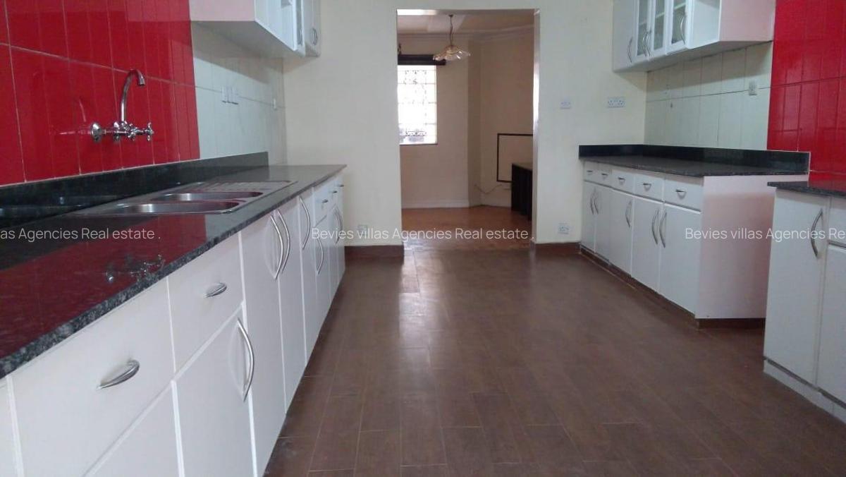 5 Bed Townhouse with En Suite at Lavington - 6