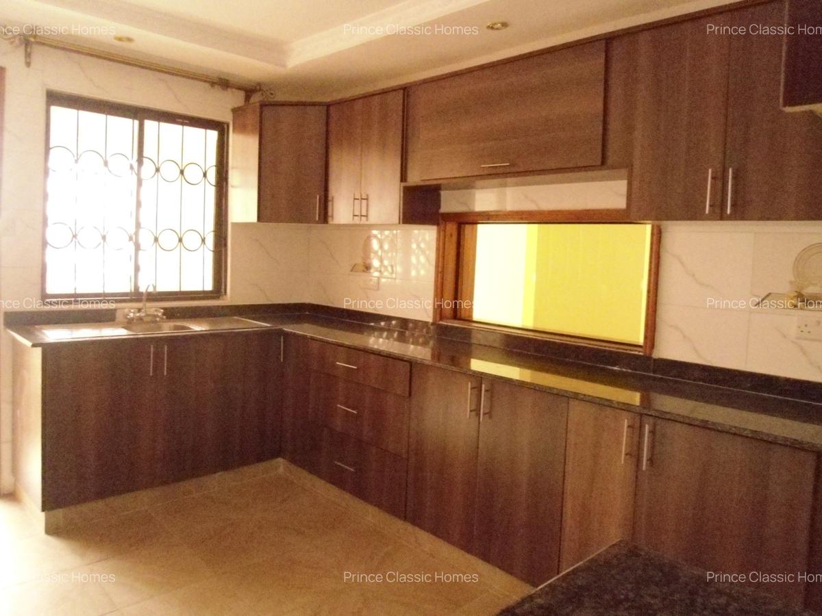 3 Bed Apartment with En Suite in Lavington - 1