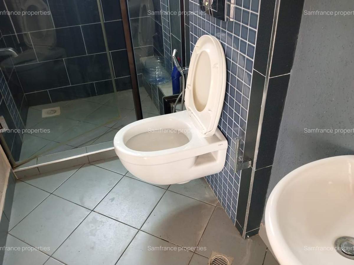 Serviced 3 Bed Apartment with En Suite at Links Road - 10