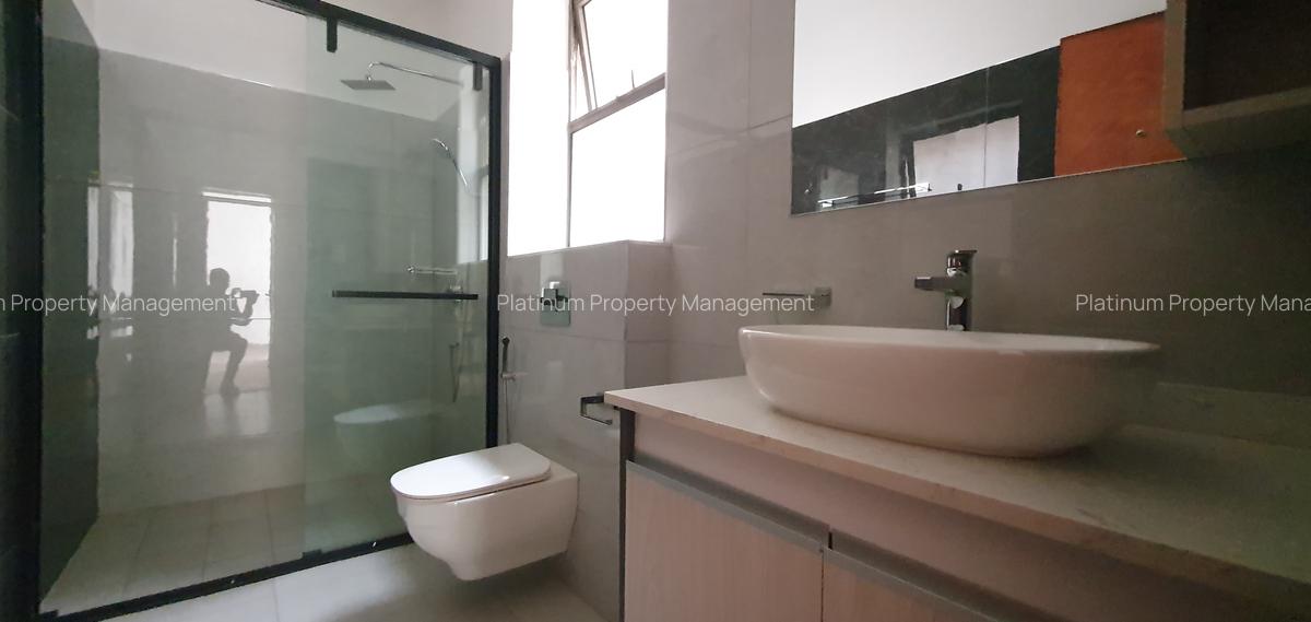 4 Bed Apartment with En Suite in General Mathenge - 11