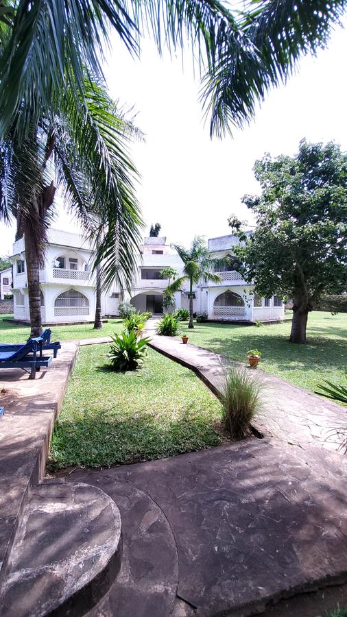 Serviced 2 Bed Apartment with Swimming Pool at Mtwapa Rd - 4