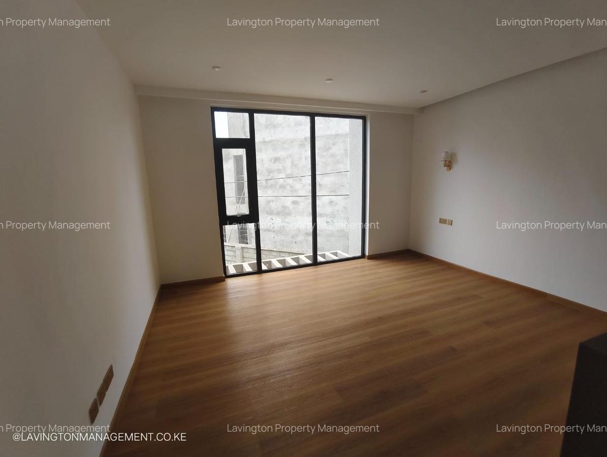 5 Bed Townhouse with En Suite at Lavington Green - 18