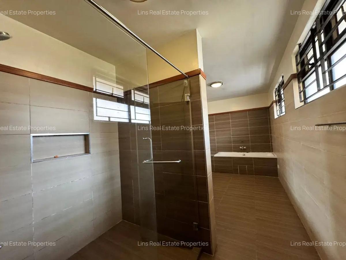 5 Bed Townhouse with En Suite in Lavington - 17