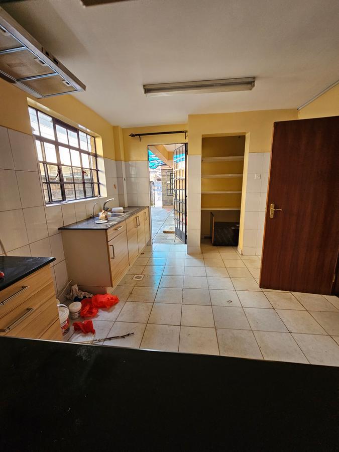 4 Bed Townhouse with En Suite at Lavington - 3