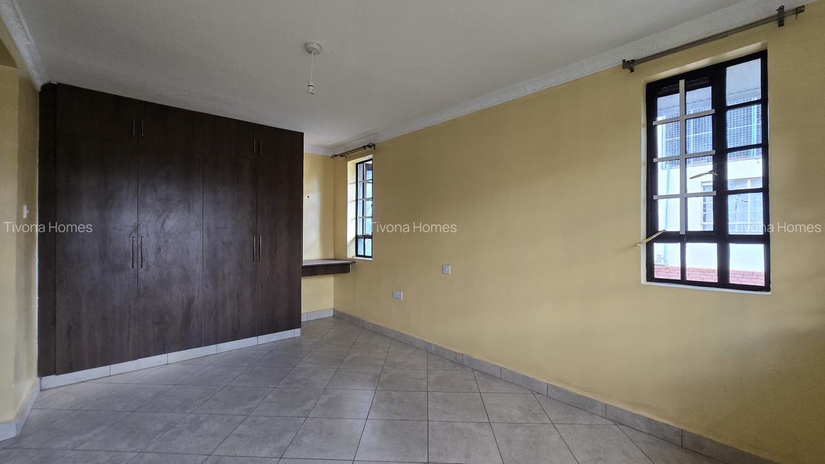 5 Bed House with En Suite in Garden Estate - 9