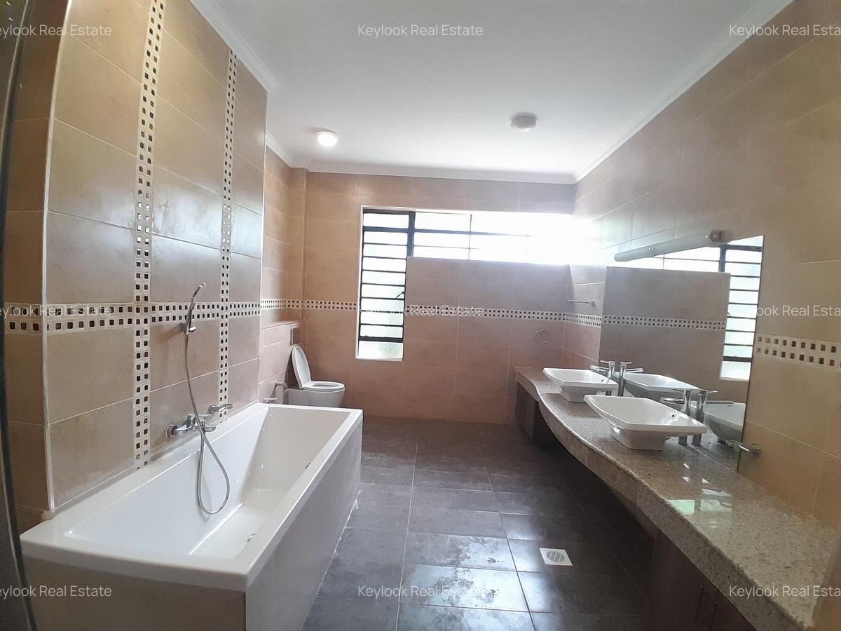 5 Bed Townhouse with En Suite at Lavington - 5