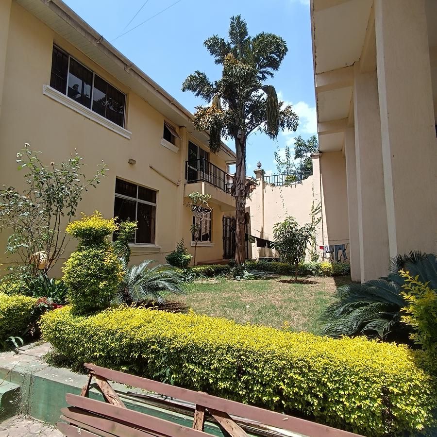 5 Bed House with En Suite in Lavington - 4