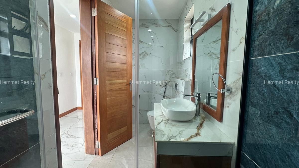 4 Bed Apartment with En Suite in Westlands Area - 9