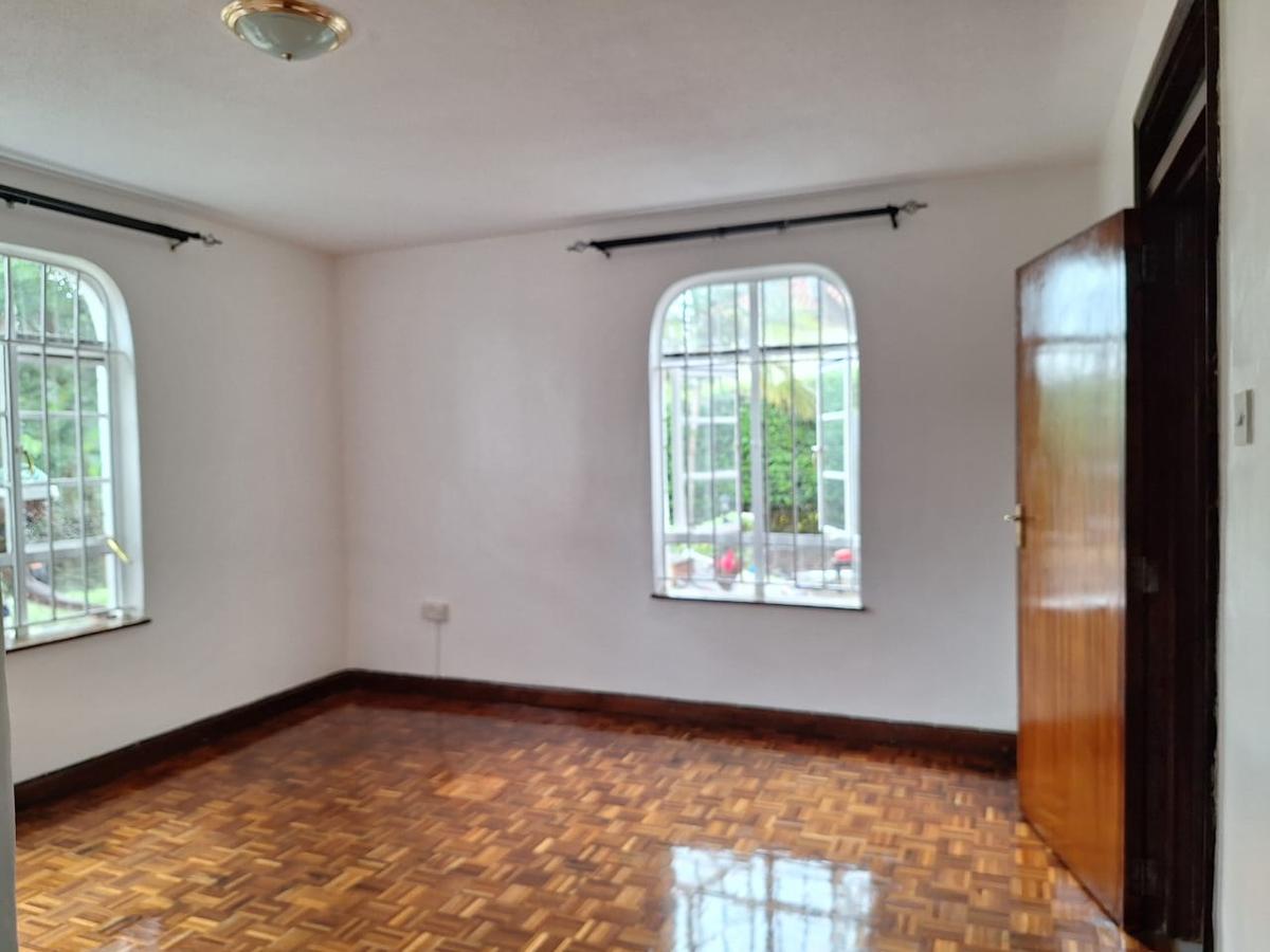 5 Bed House with En Suite in Runda - 12