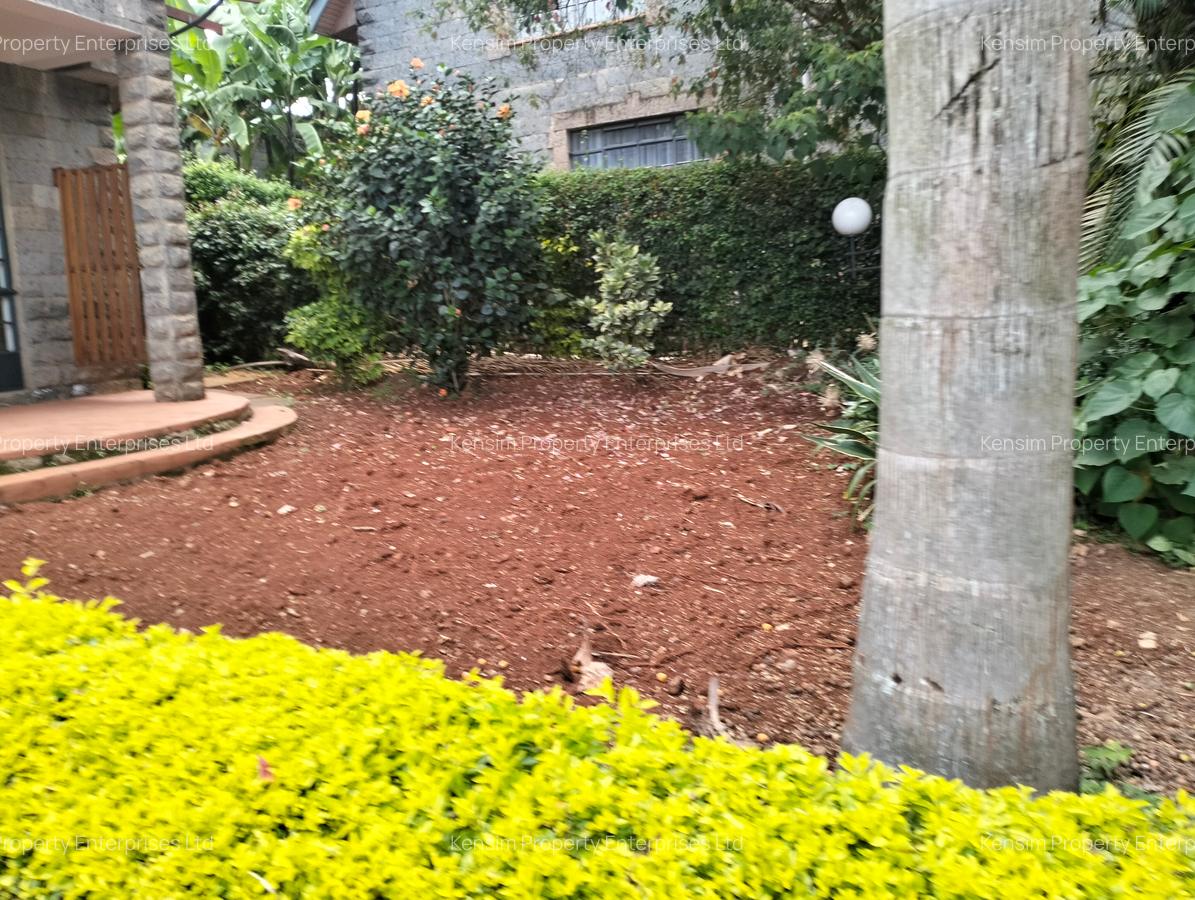 5 Bed Townhouse with En Suite in Lavington - 2