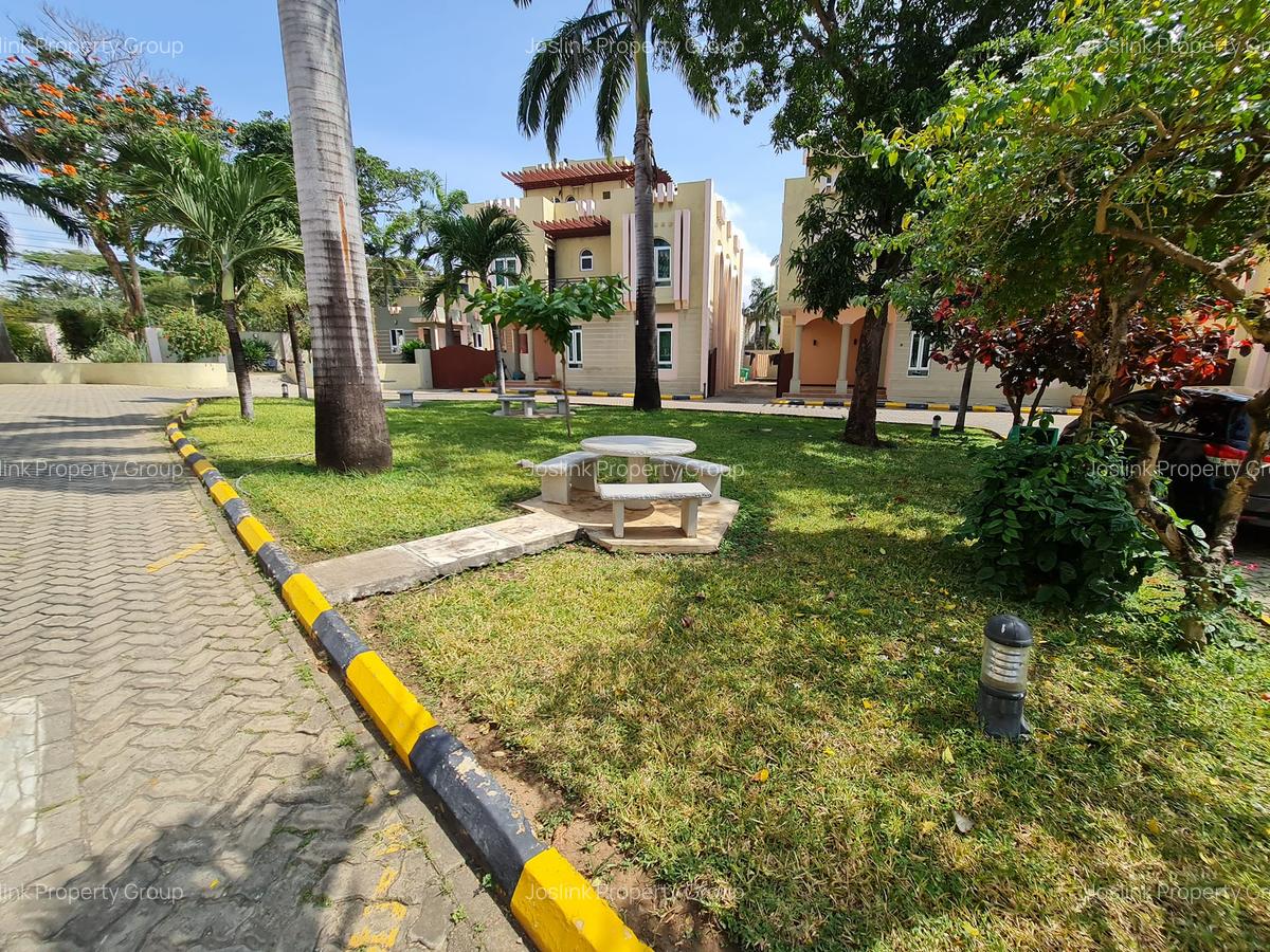 5 Bed Townhouse with Swimming Pool in Nyali Area - 18