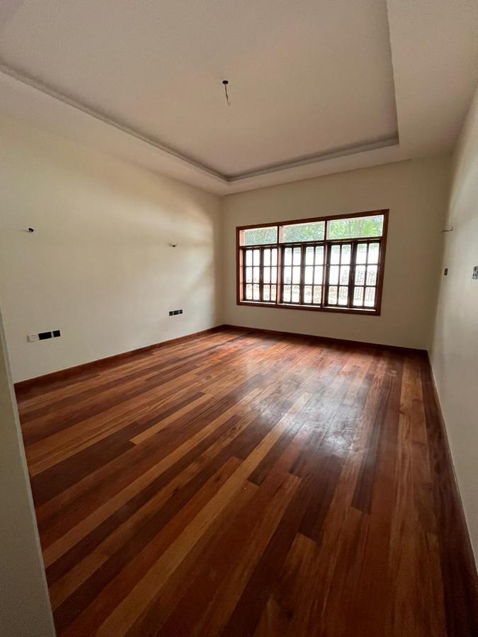 7 Bed Townhouse with Garden in Lavington - 7