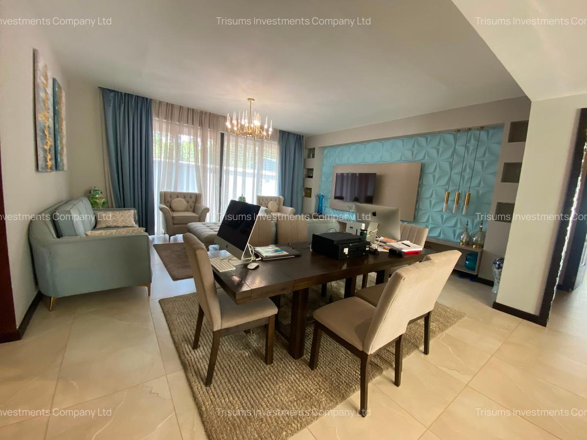 3 Bed Apartment with En Suite in Riverside - 2