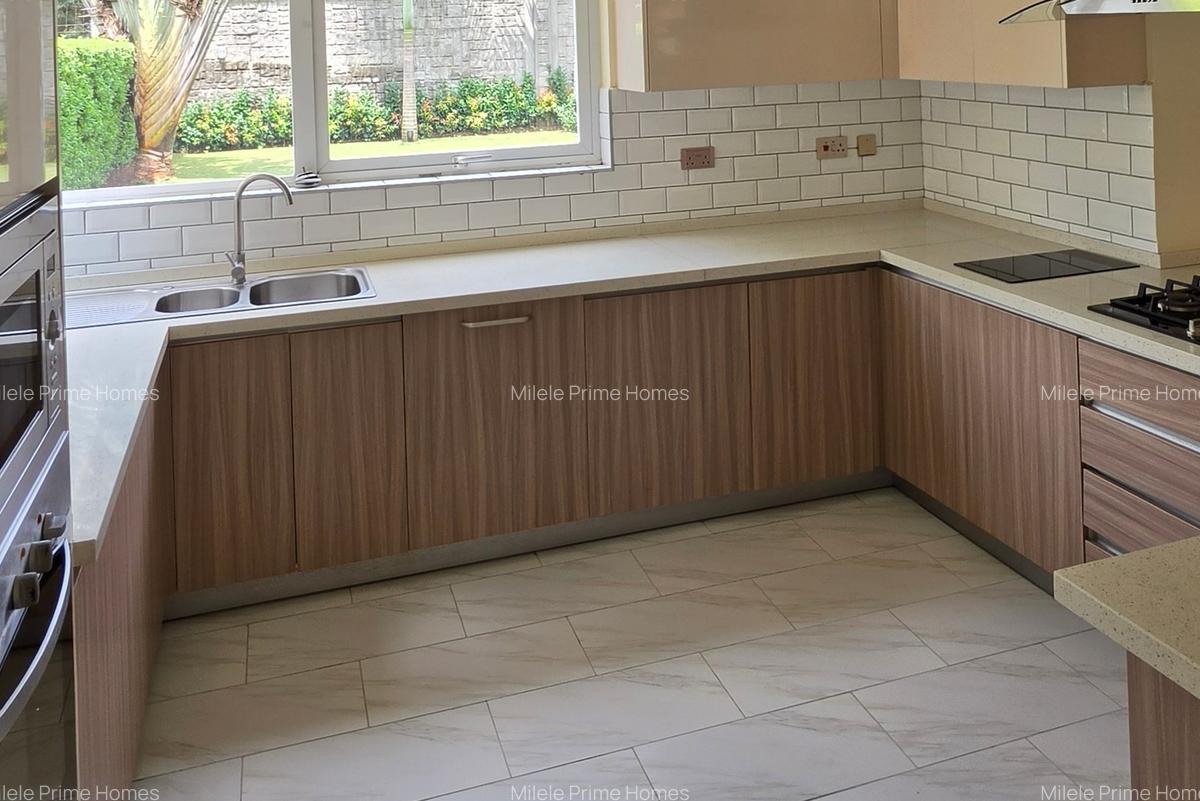 4 Bed Villa with En Suite at Paradise Lost Road - 3