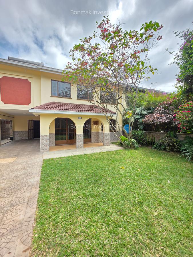 4 Bed Townhouse with En Suite at Lavington - 1
