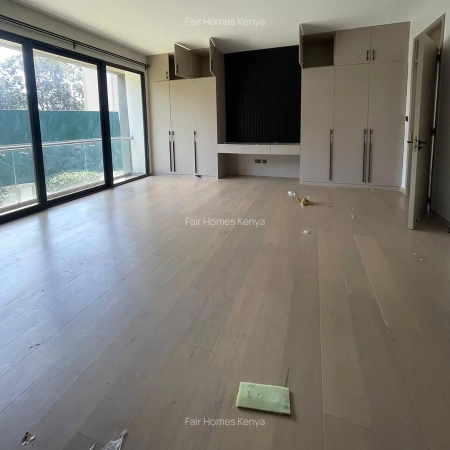 5 Bed Townhouse with En Suite at Lavington Green - 18