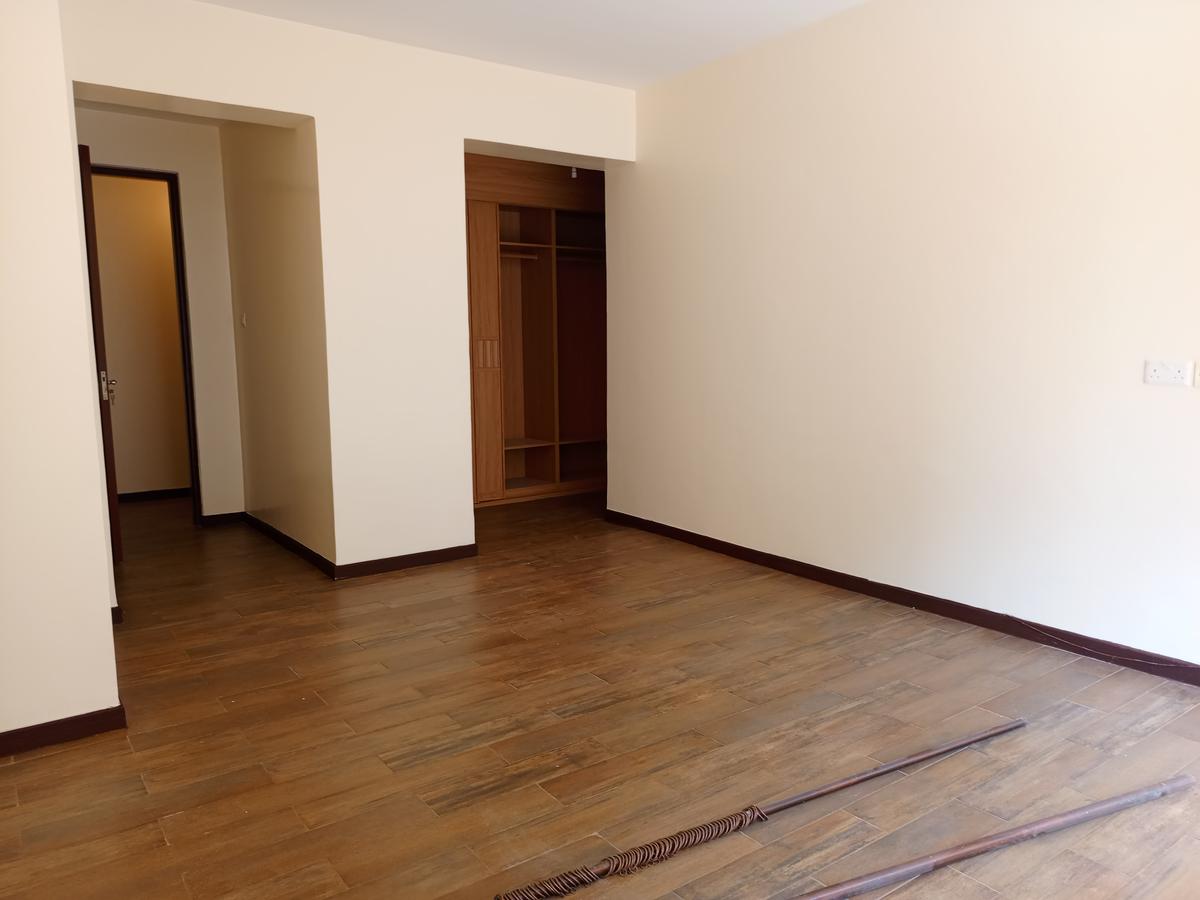 4 Bed Apartment with En Suite in General Mathenge - 15