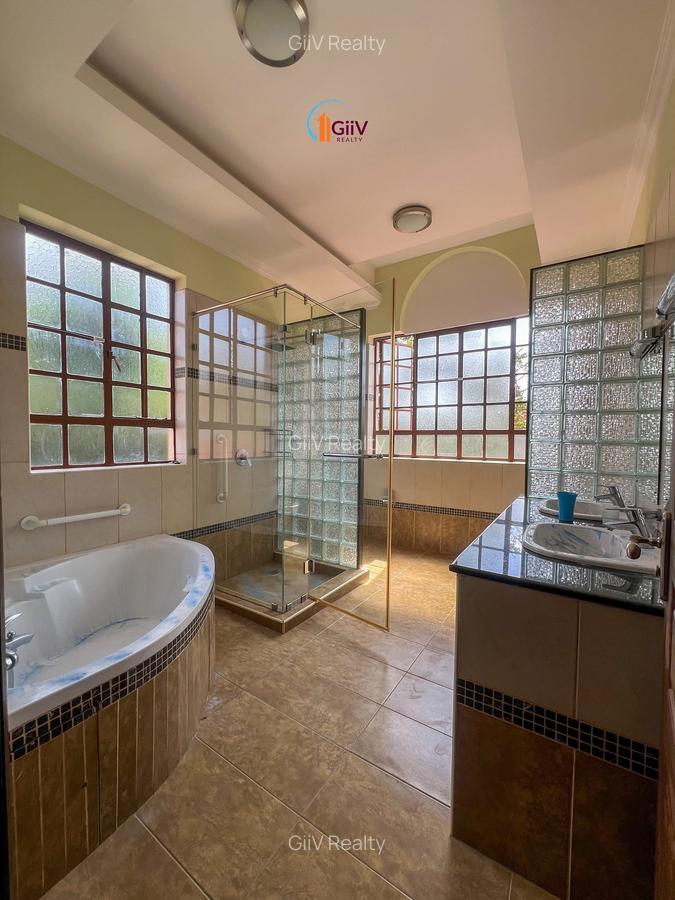 4 Bed Townhouse with Swimming Pool in Rosslyn - 16