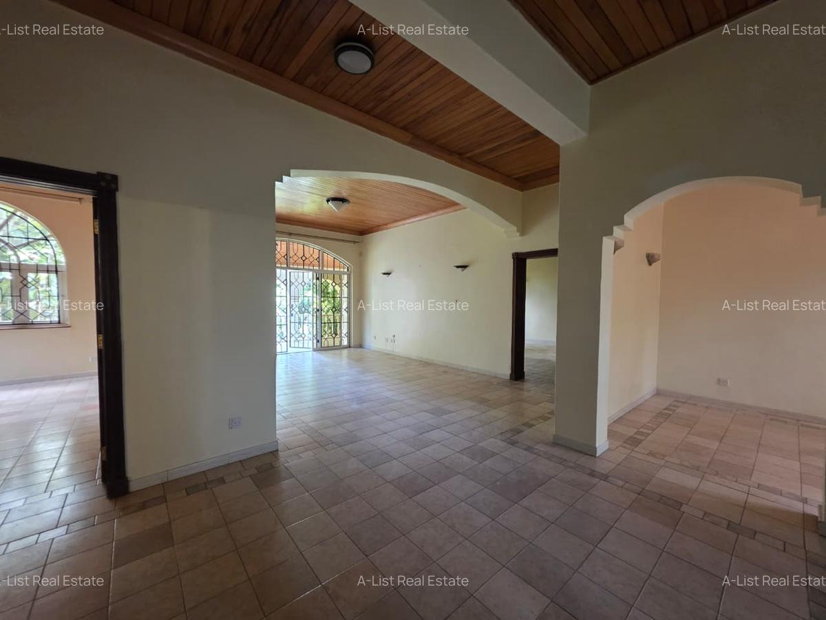 4 Bed House with En Suite at Hillview - 8