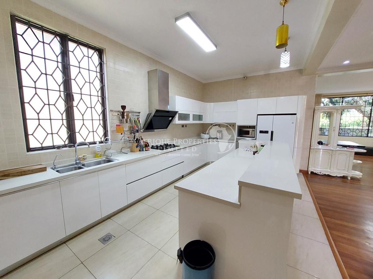 5 Bed Villa with En Suite in Gigiri - 9