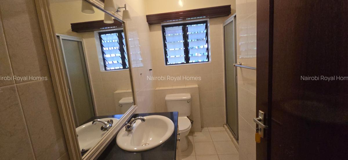 4 Bed House with En Suite at Lobelia Drive - 15