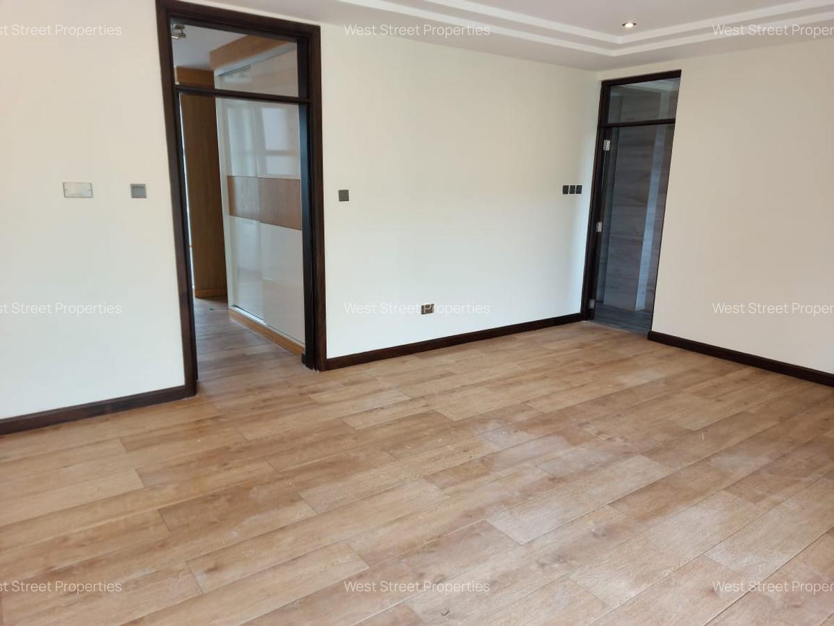 5 Bed Villa with En Suite at Lavington - 15