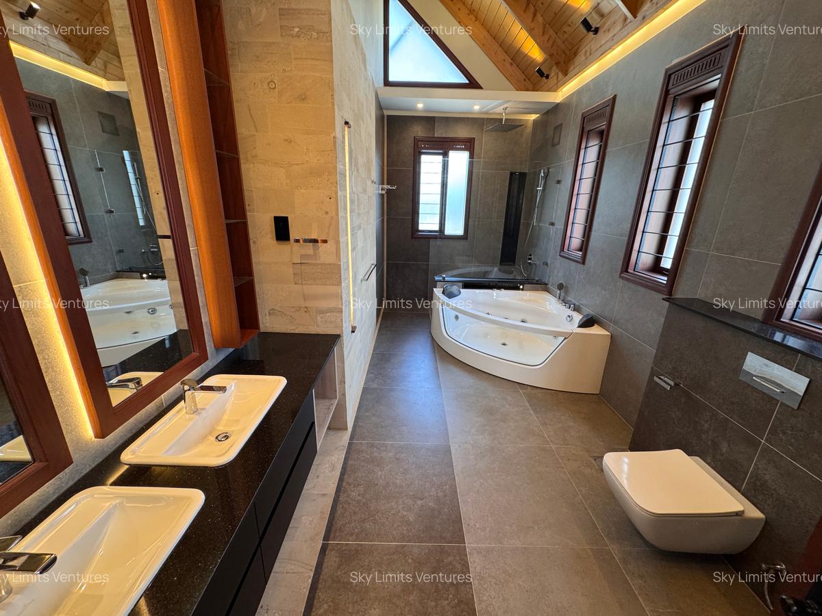 5 Bed Villa with En Suite in Runda - 14