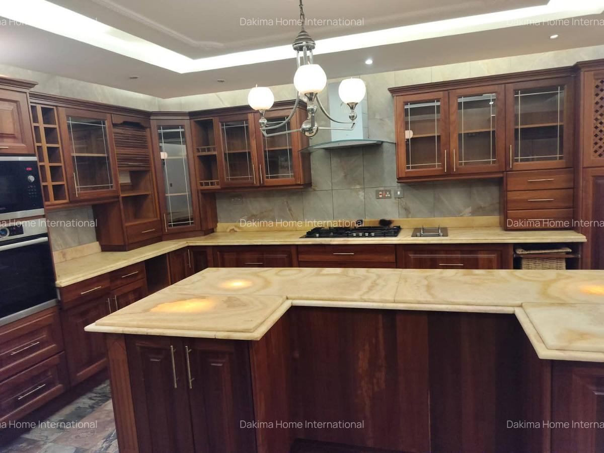 4 Bed House with En Suite in Runda - 3