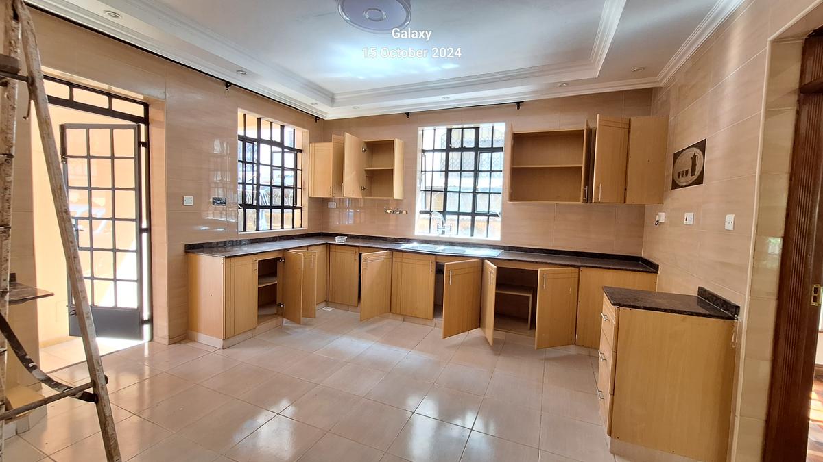 5 Bed Townhouse with En Suite at Chalbi Drive - 5