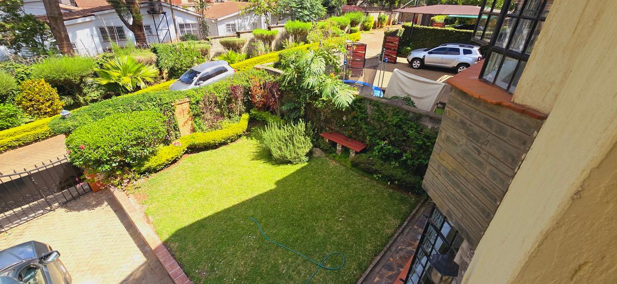 4 Bed Townhouse with En Suite at Lavington - 3