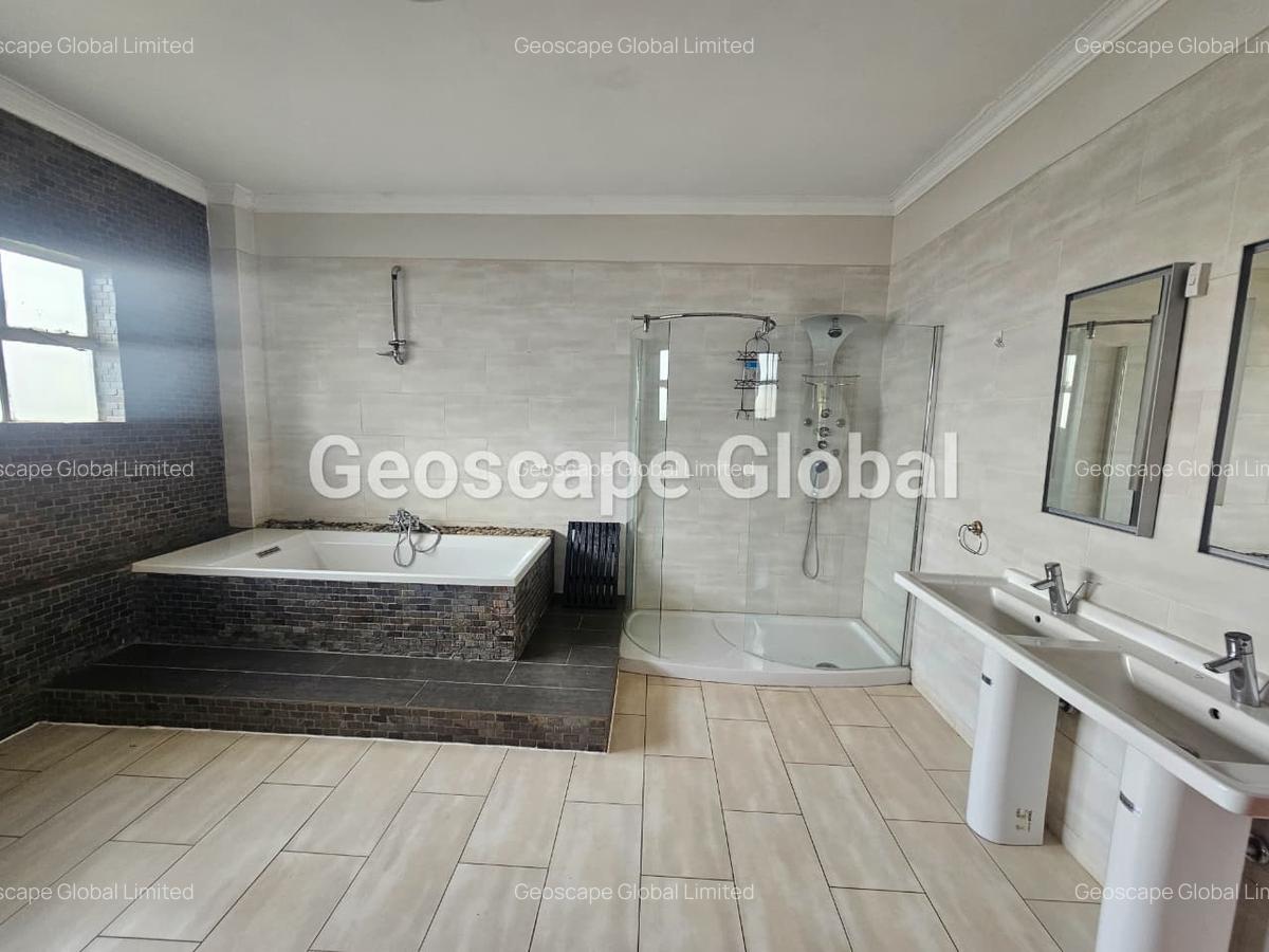 5 Bed House with En Suite in Runda - 10