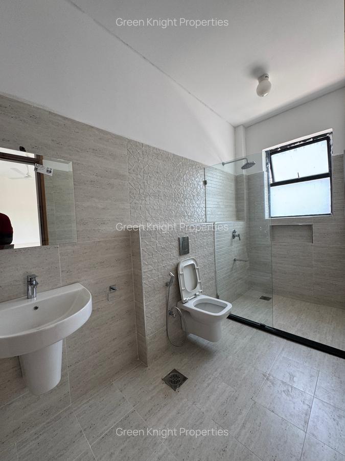 Serviced 4 Bed Apartment with En Suite in Nyali Area - 15