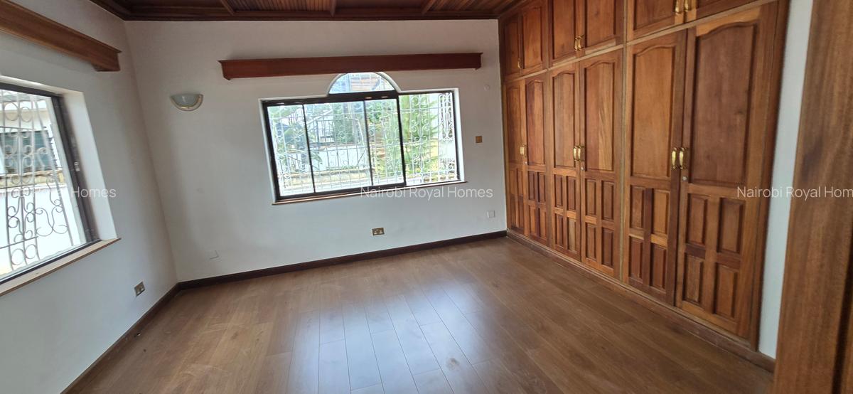 5 Bed House with En Suite at Lavington Green - 20