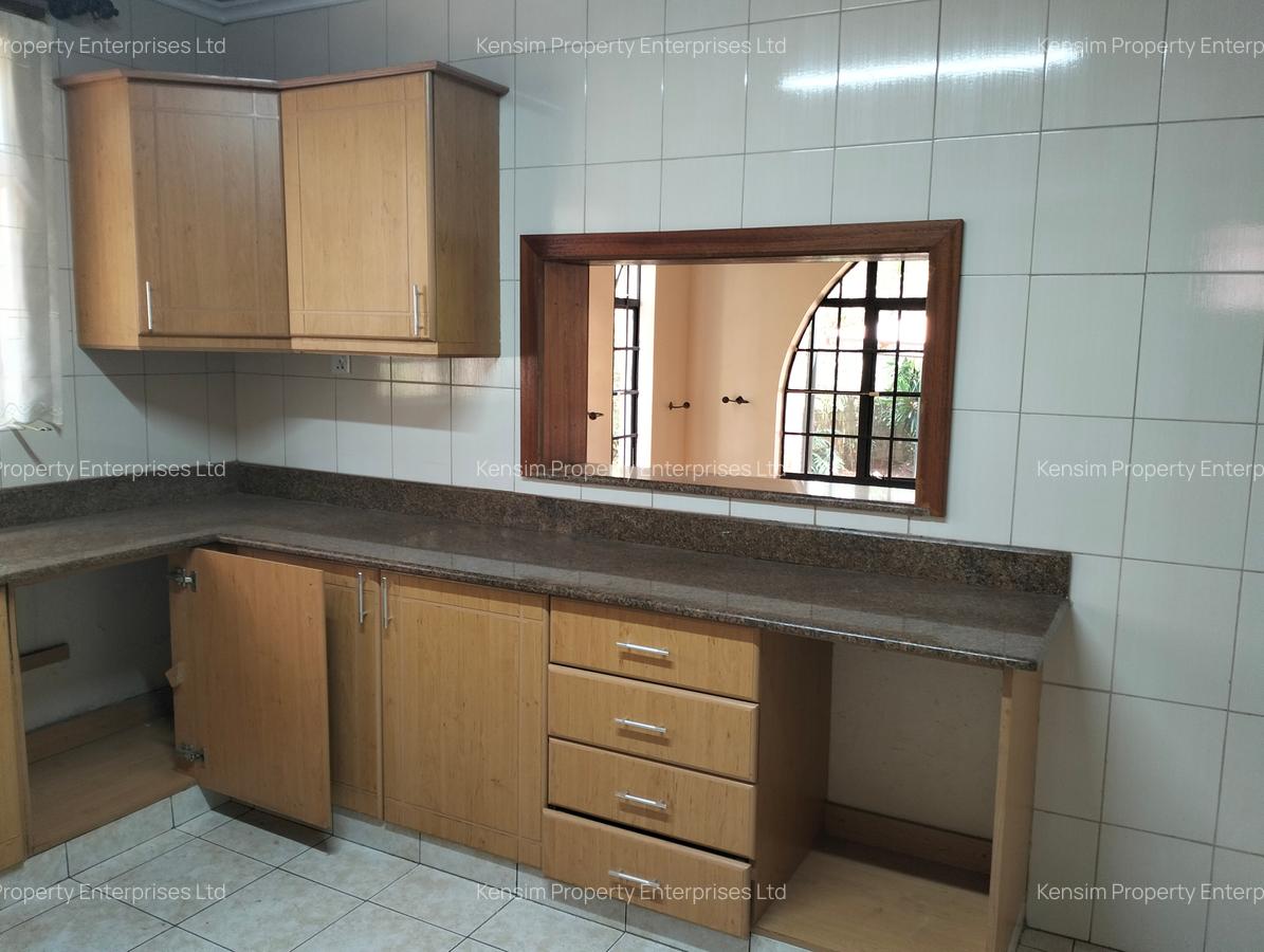 4 Bed Townhouse with En Suite in Lavington - 7