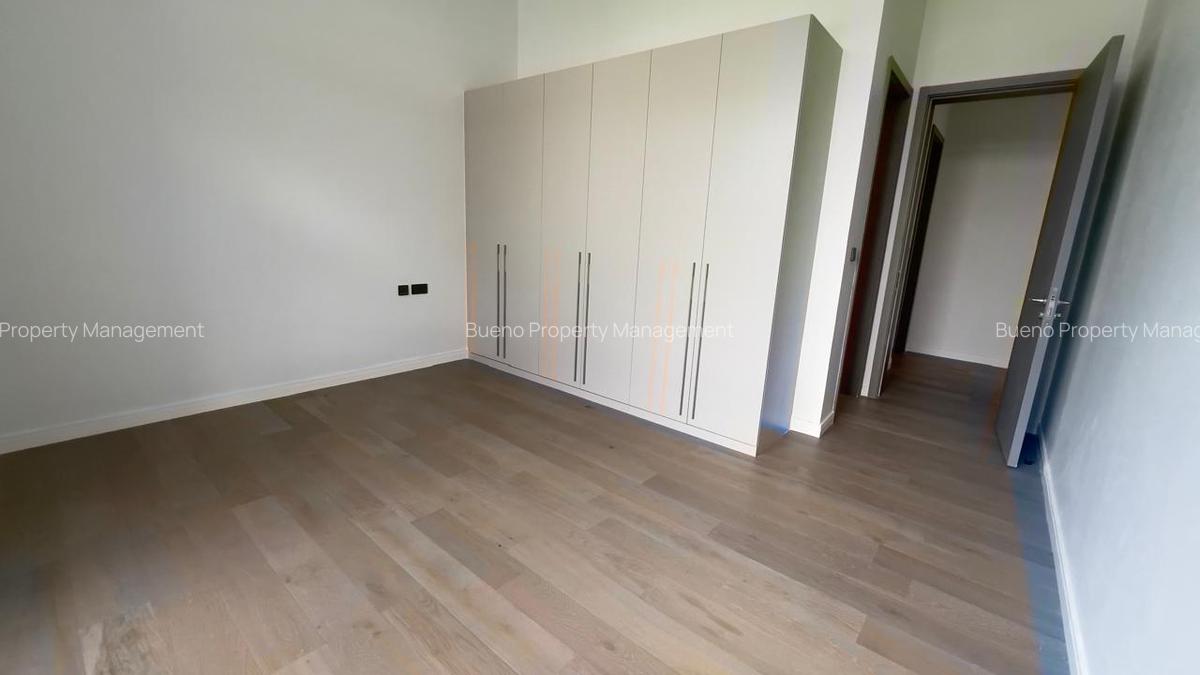 5 Bed Townhouse with En Suite in Lavington - 12