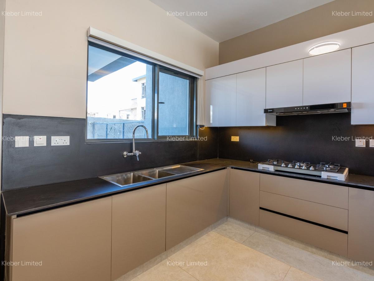 4 Bed House with En Suite in Langata - 3