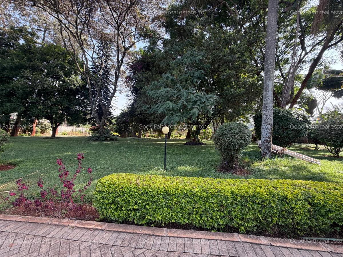 6 Bed House with En Suite in Runda - 14