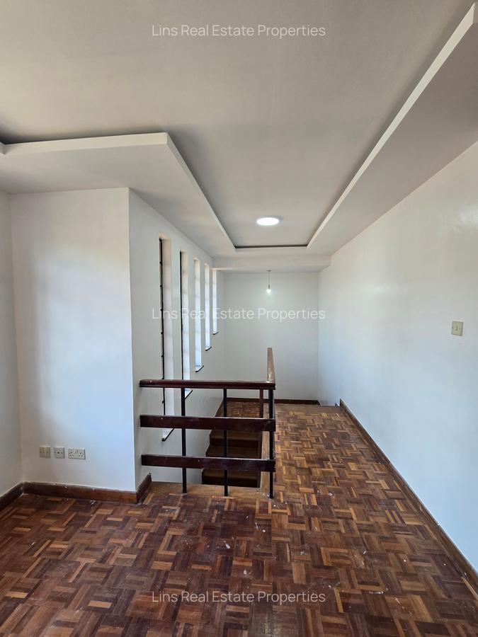 4 Bed Townhouse with En Suite in Lavington - 17