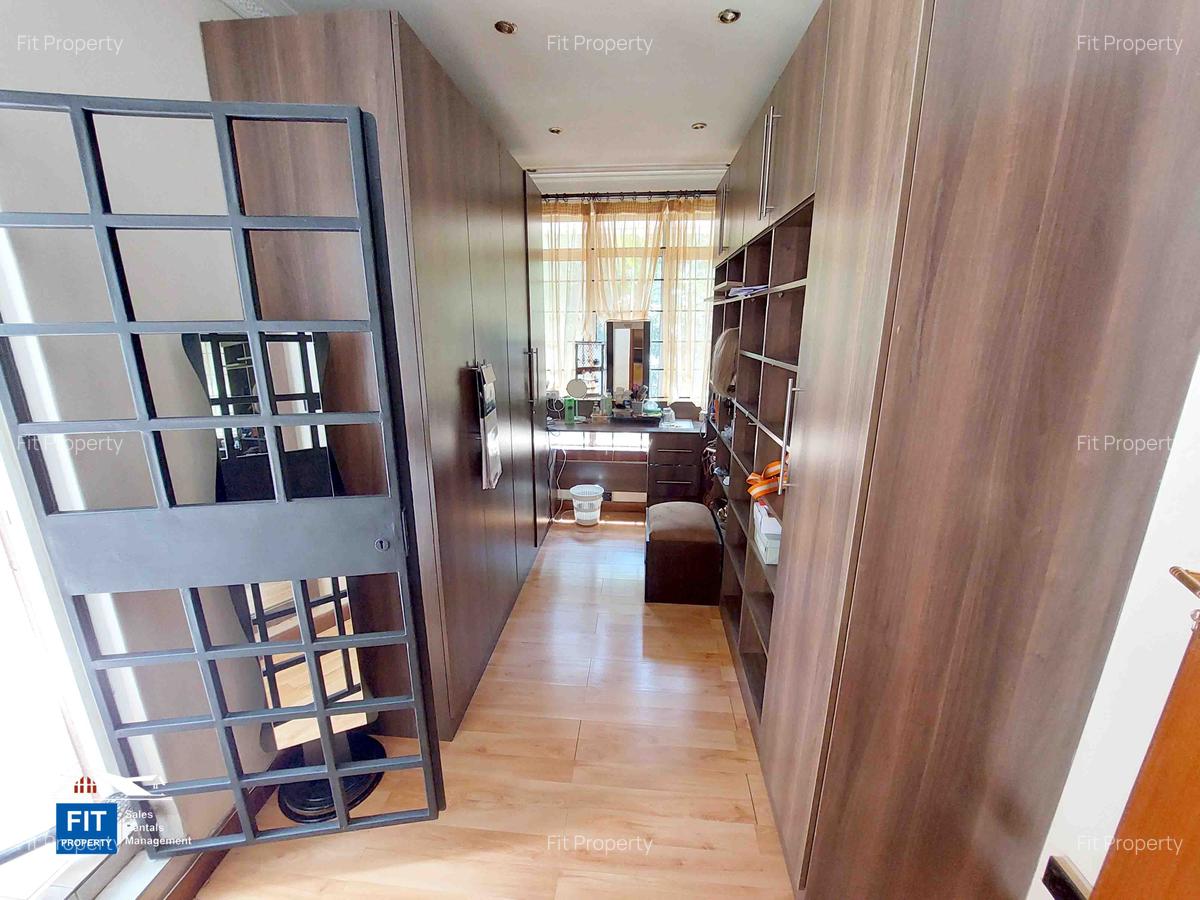 6 Bed House with En Suite at Nairobi - 13