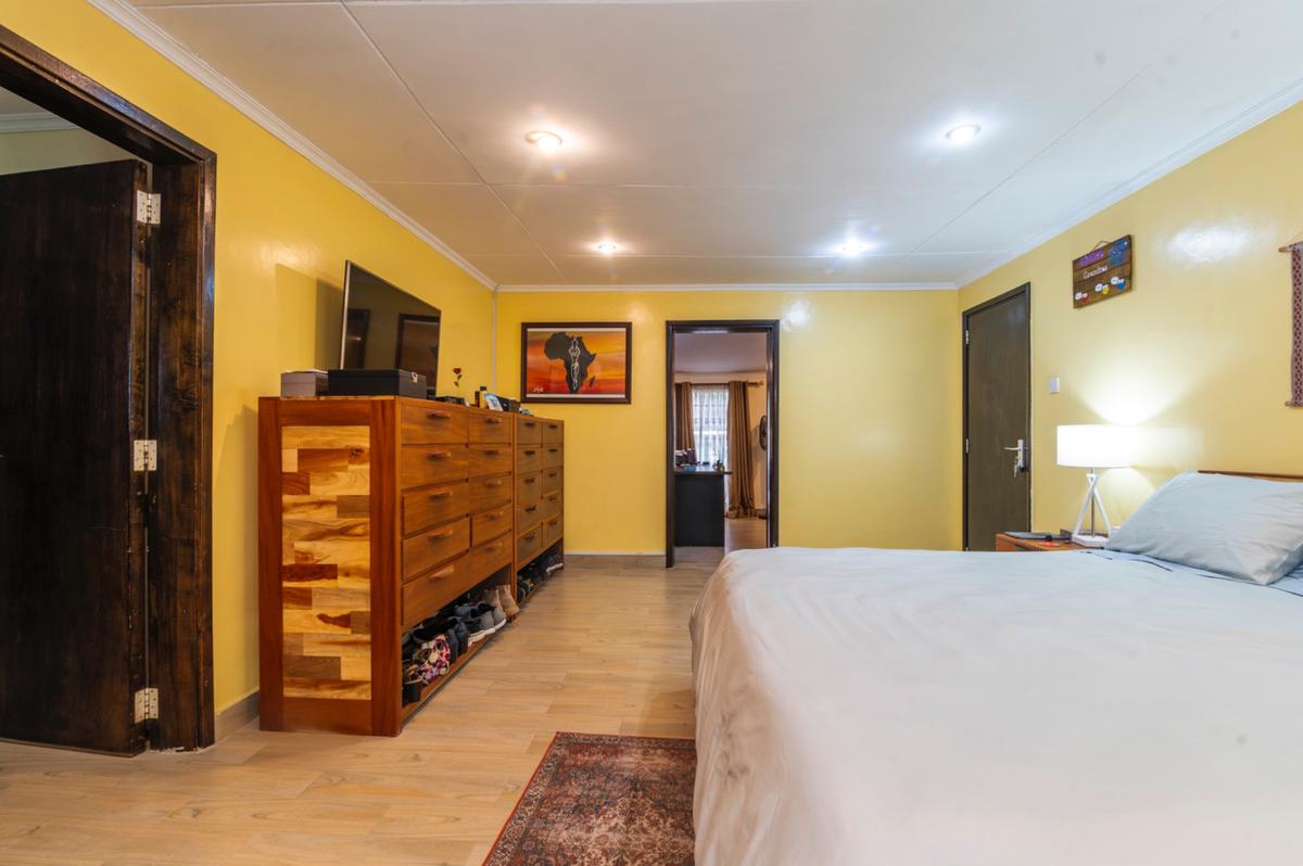 4 Bed House with En Suite in Runda - 16