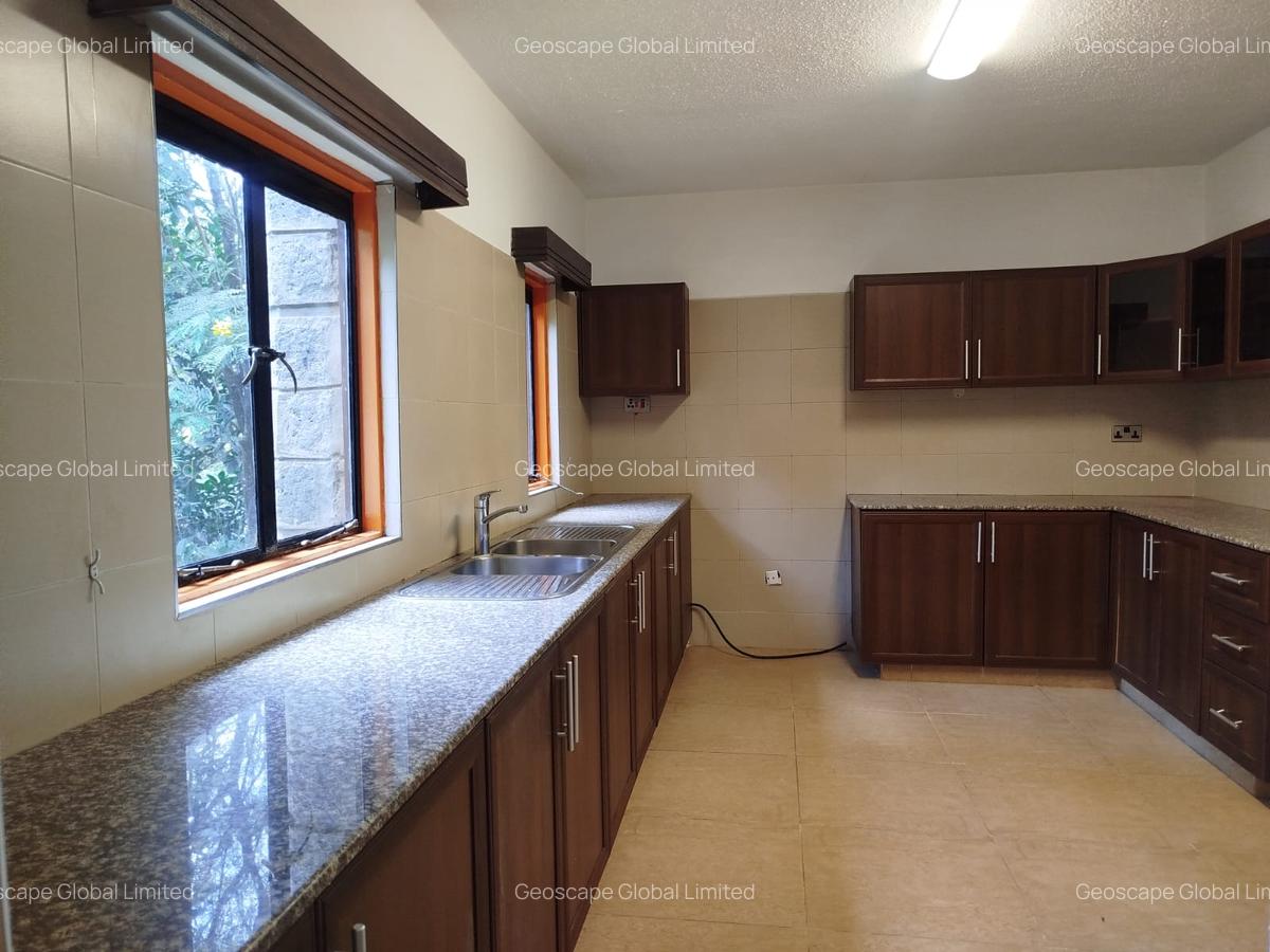 3 Bed Apartment with En Suite in Riverside - 12