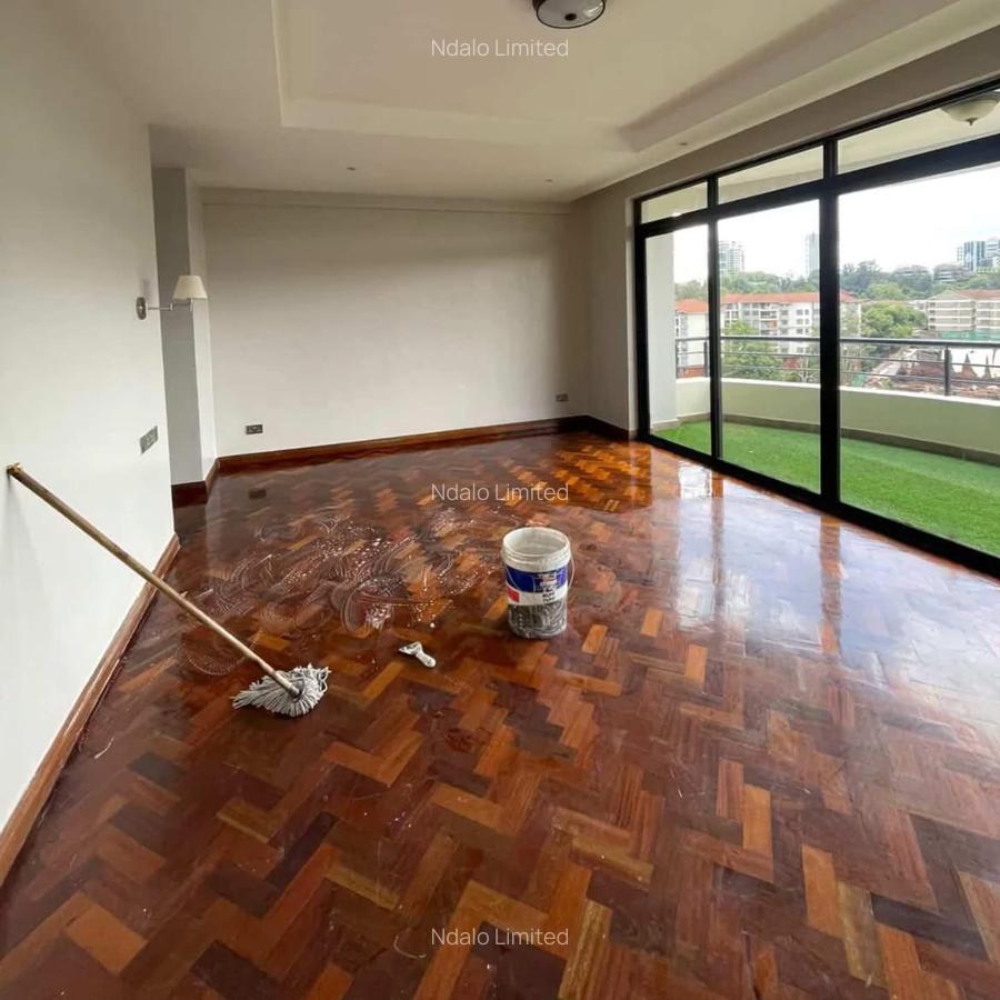 4 Bed Apartment with En Suite at Riverside - 14