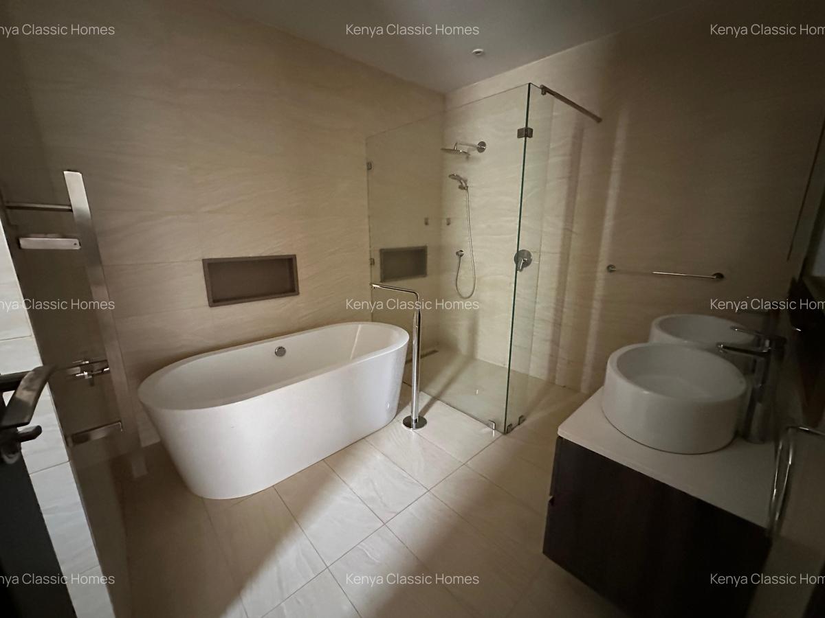 3 Bed Apartment with En Suite at Riverside - 15