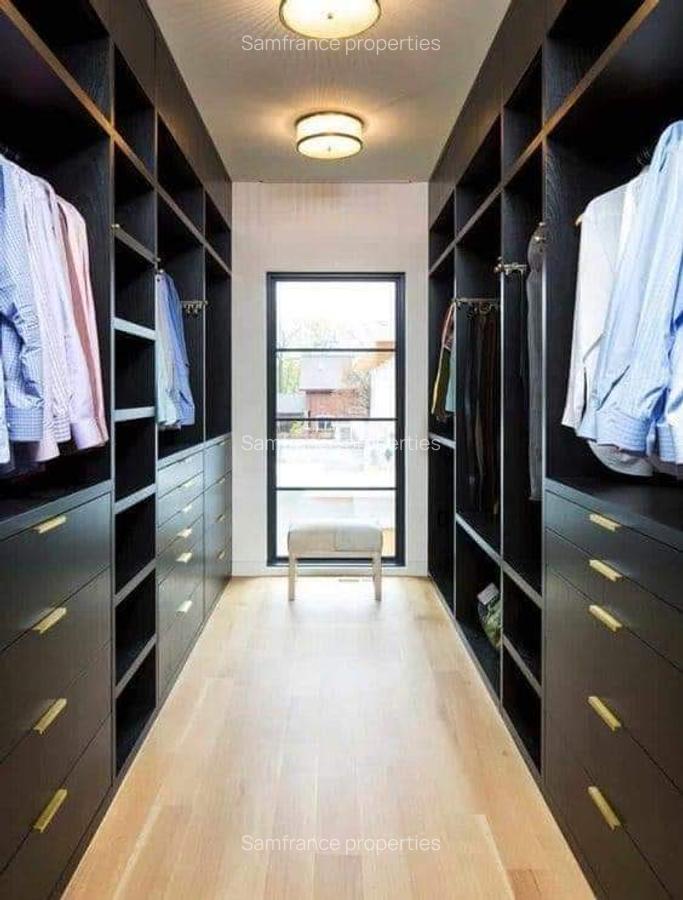 Serviced 2 Bed Apartment with En Suite at Links Road - 19