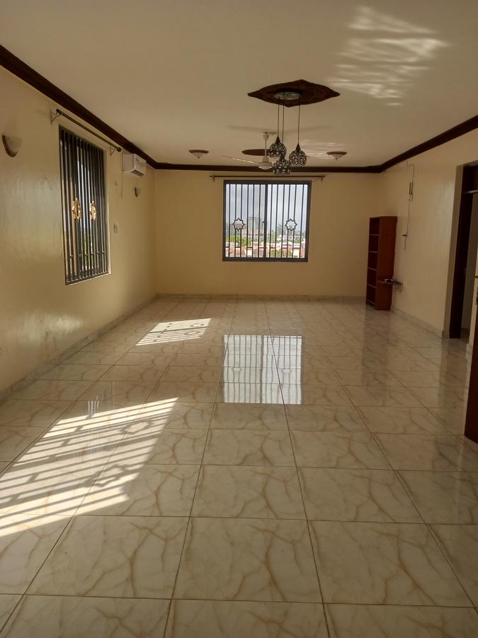 Serviced 3 Bed Apartment with En Suite at Beach Road - 1