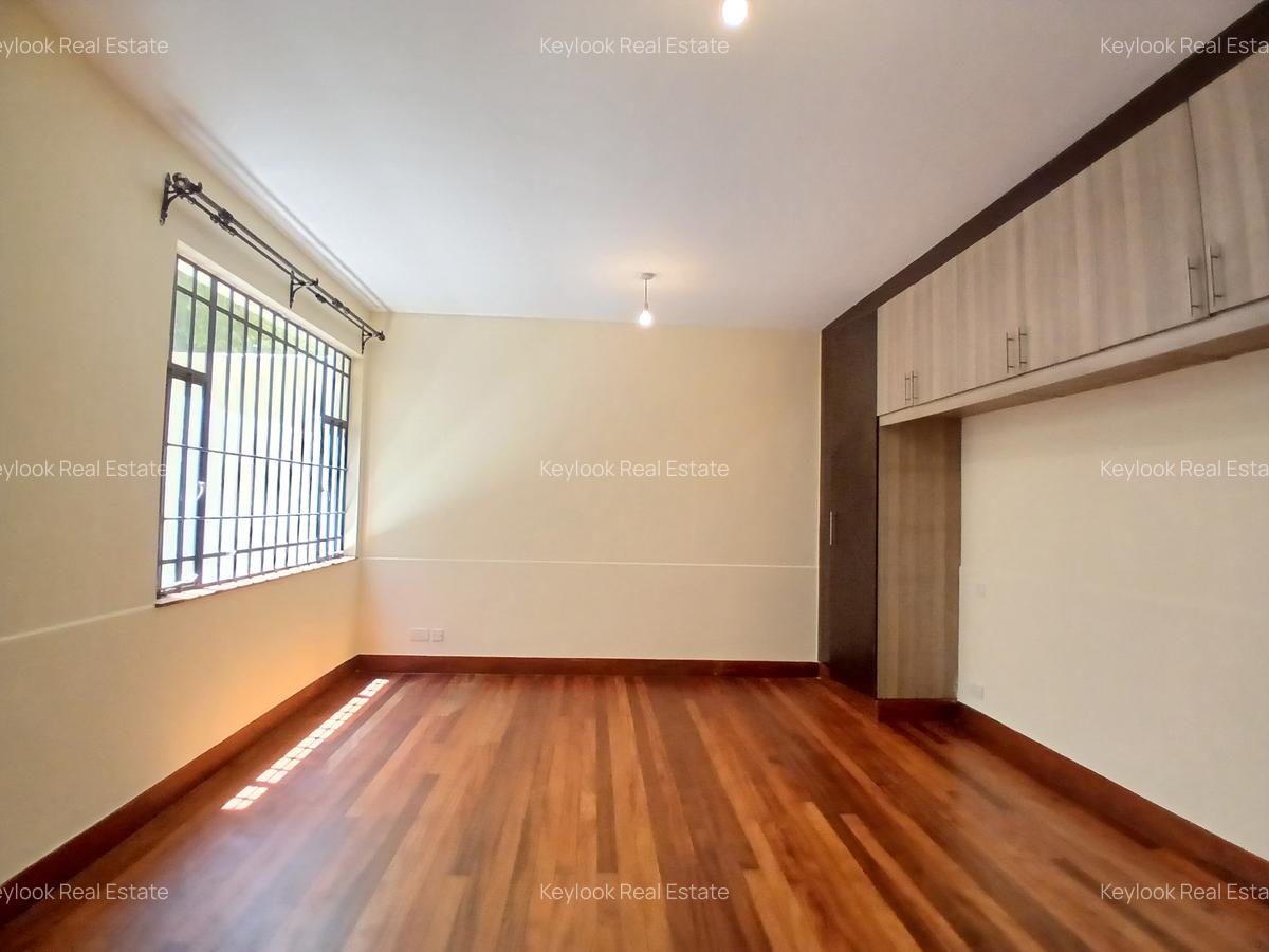 5 Bed Townhouse with En Suite at Lavington Green - 9