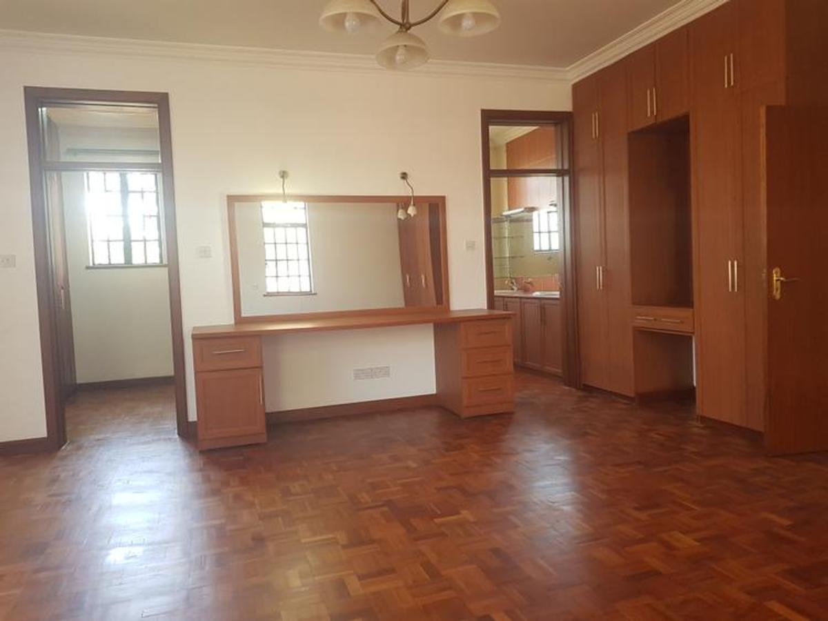 4 Bed Townhouse with En Suite in Lavington - 3