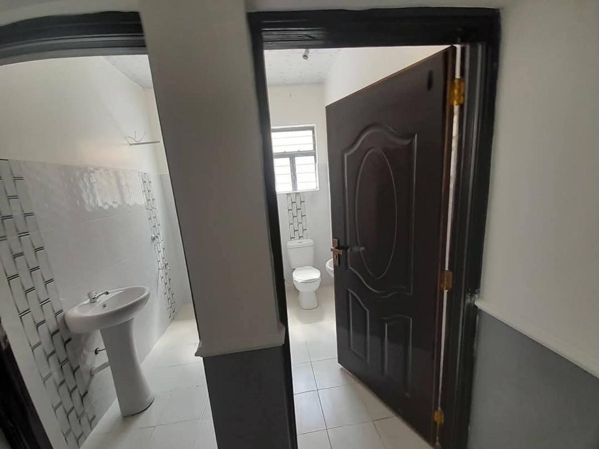 5 Bed Townhouse with En Suite in Lavington - 18